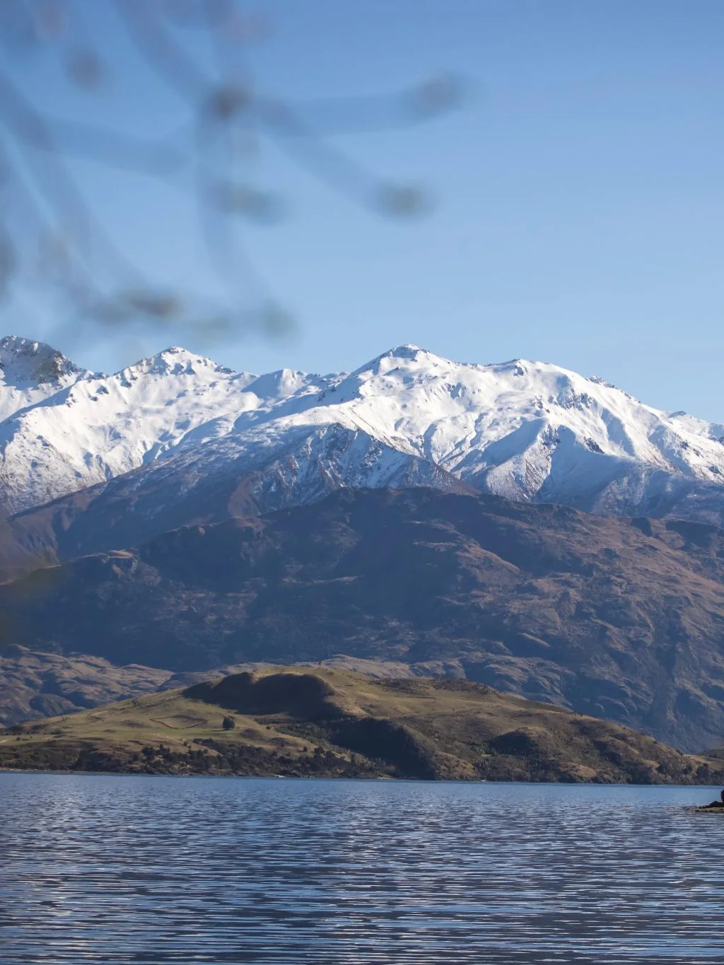 Besneeuwde bergtoppen bij Queenstown op het Zuidereiland van Nieuw-Zeeland